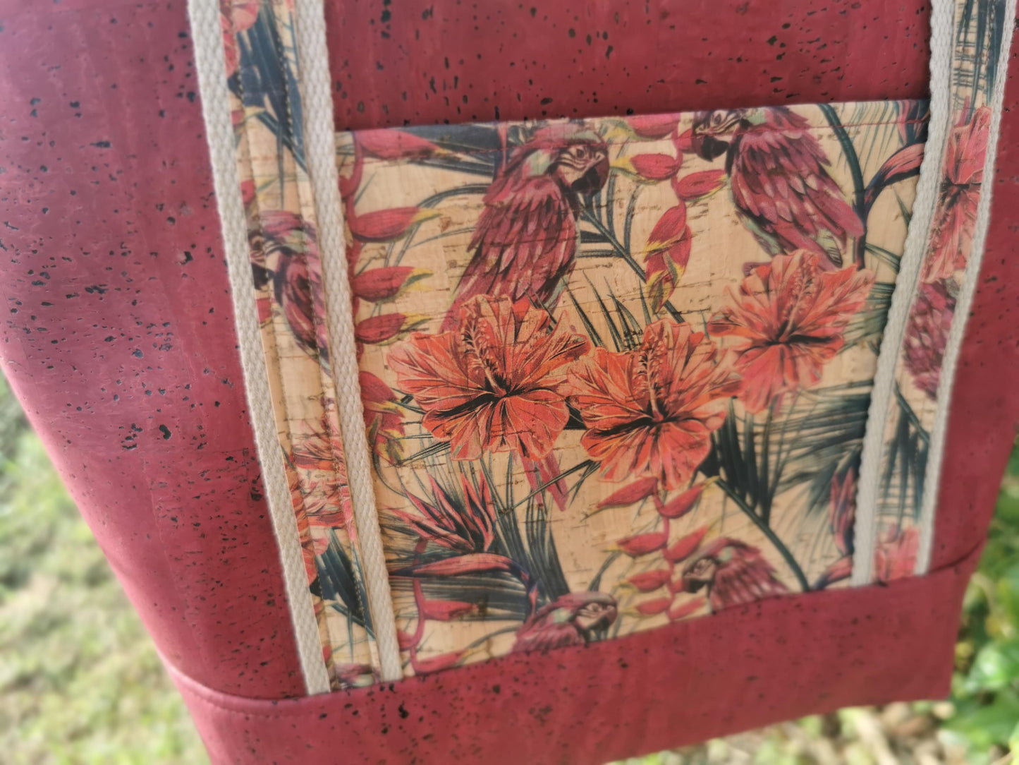 Sac cabas décor liège couleur lie de vin et imprimé ara/hybiscus