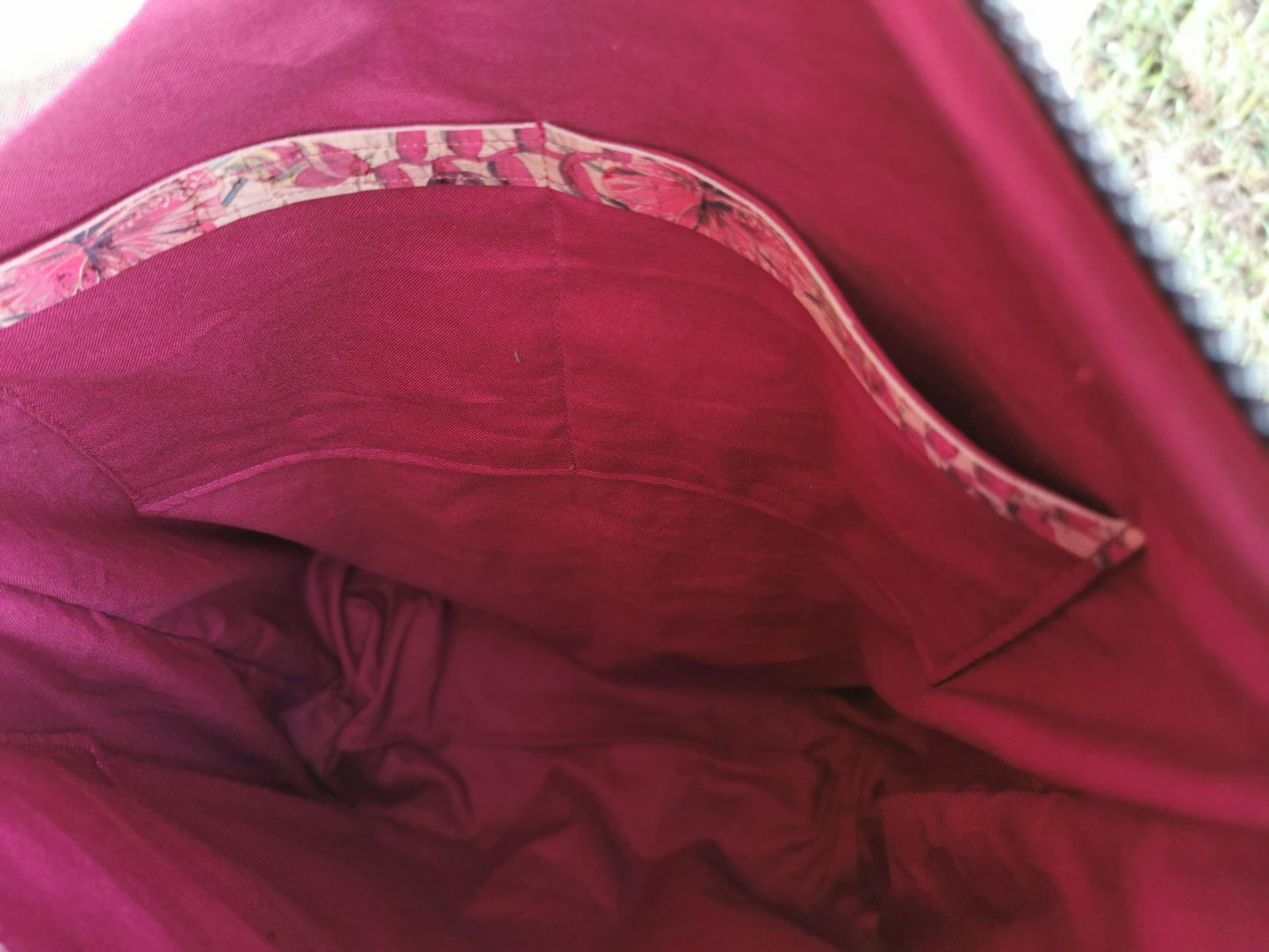 Sac cabas décor liège couleur lie de vin et imprimé ara/hybiscus